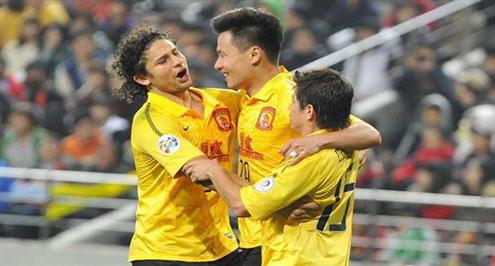 إيفرجراند يخسر ذهاب كأس الصين بثنائية قبل أسبوعين من لقاء الأهلي